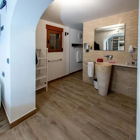 Hotel Artmonia 3*