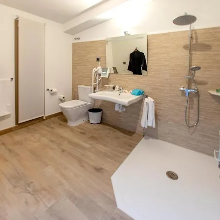 Hotel Artmonia 3*